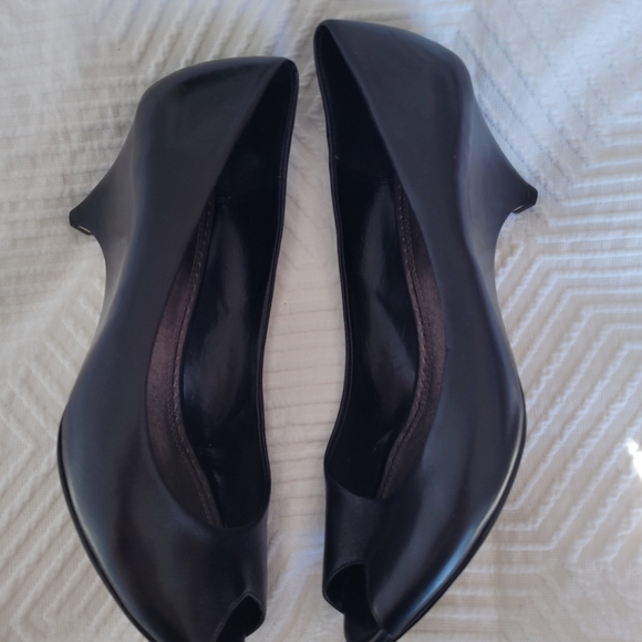 Franco Sarto Black Peep Toe Shoes - Picture 3 of 8